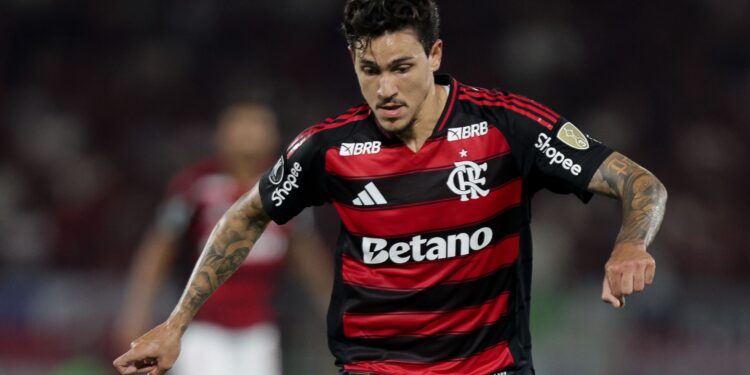 Pedro durante jogo do Flamengo contra o Racing