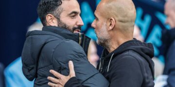 Ruben Amorim e Pep Guardiola como técnicos rivais em jogo de futebol - Créditos: depositphotos.com / operations@newsimages.co.uk