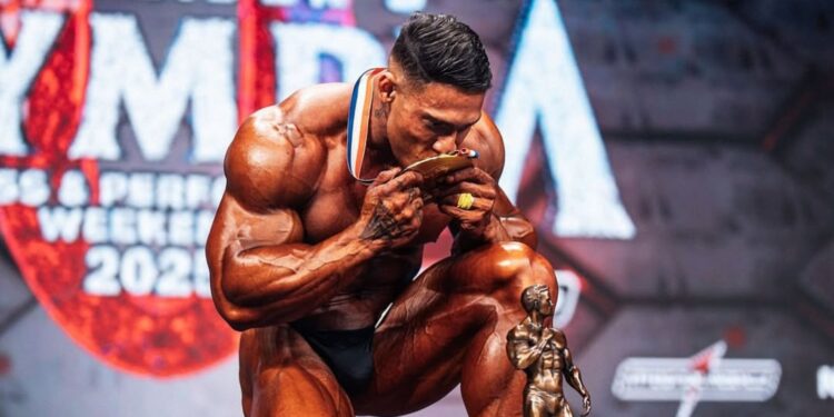 Ramon Dino comemora título no Mr. Olympia 2025