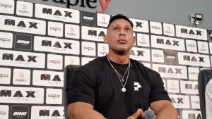 Ramon Dino concede entrevista coletiva após título