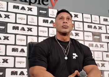 Ramon Dino concede entrevista coletiva após título