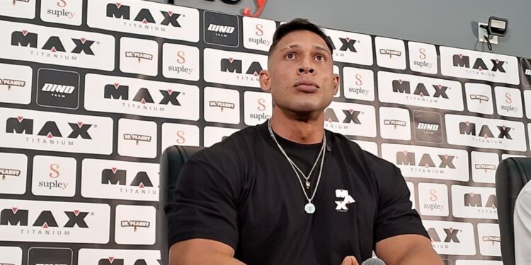 Ramon Dino concede entrevista coletiva após título