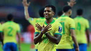 Rodrygo comemorando gol pela Seleção Brasileira