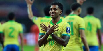 Rodrygo comemorando gol pela Seleção Brasileira