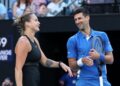 Sabalenka e Djokovic rindo