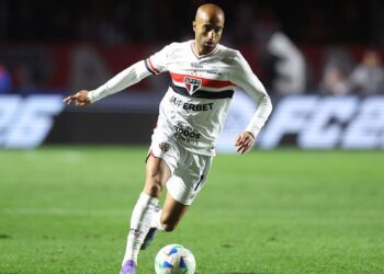 Lucas Moura durante jogo do São Paulo