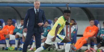 Ancelotti e Vini Jr em jogo da Seleção Brasileira