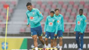 Casemiro em treino da Seleção Brasileira na Coreia do Sul