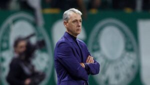 Tiago Nunes durante jogo contra o Palmeiras