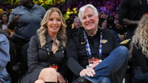 Mark Walter em jogo dos Lakers