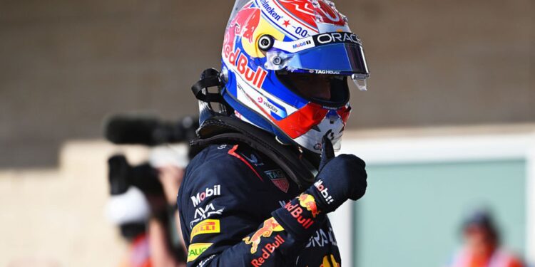 Verstappen comemorando resultado