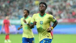 Vini Jr durante jogo da Seleção Brasileira