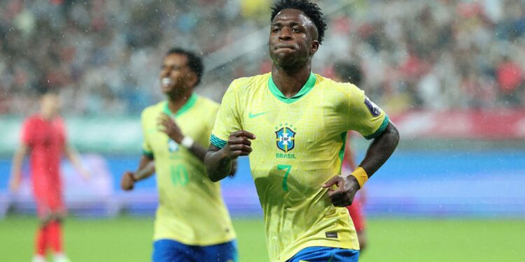 Vini Jr durante jogo da Seleção Brasileira