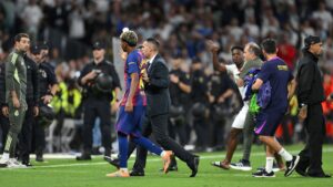 Vini Jr e Yamal discutiram após o clássico