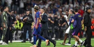 Vini Jr e Yamal discutiram após o clássico