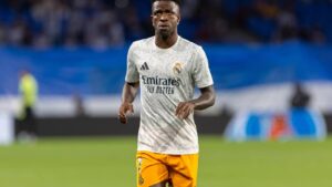 Quanto tempo você precisa trabalhar para ganhar o que Vini Jr. recebe em um ano?