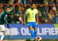 Vitinho em ação pela Seleção Brasileira
