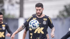 Zé Rafael durante treino do Santos