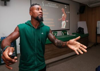 Palestra de Zé Roberto com o time Sub-17 do Palmeiras