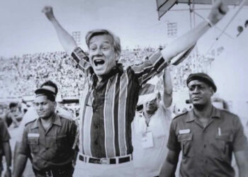 Conflitos médicos e esportivos se encontram no campo com Doutor Castor na Globoplay - Créditos Globoplay