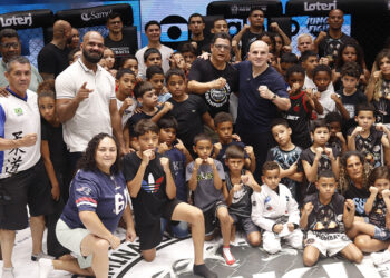 Jungle Fight aproximou alunos de projetos sociais ao ambiente de alto rendimento - Foto: Leonardo Fabri