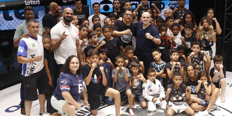 Jungle Fight aproximou alunos de projetos sociais ao ambiente de alto rendimento - Foto: Leonardo Fabri