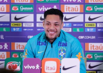 Vitor Roque fala sobre disputa de vaga na Seleção Brasileira