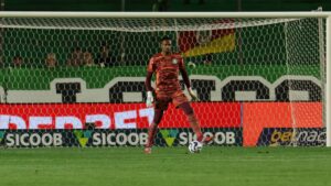 Carlos Miguel se destaca na vitória do Palmeiras sobre o Juventude