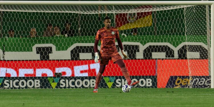 Carlos Miguel se destaca na vitória do Palmeiras sobre o Juventude