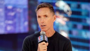 Steve Nash revelou que decidiu se aposentar após enfrentar Stephen Curry