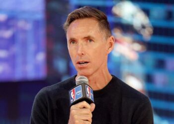 Steve Nash revelou que decidiu se aposentar após enfrentar Stephen Curry