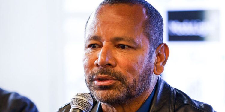 Empresa de Neymar pai compra marca de Pelé