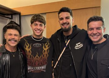 Flaco López e Agustín Giay, do Palmeiras, acompanham show de sertanejo