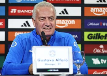 Gustavo Alfaro liberou os zagueiros Gustavo Gómez e Junior Alonso do próximo amistoso do Paraguai