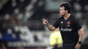 Fernando Diniz analisa derrota do Vasco diante do Botafogo