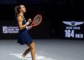 Luisa Stefani garante vaga na semifinal do WTA Finals