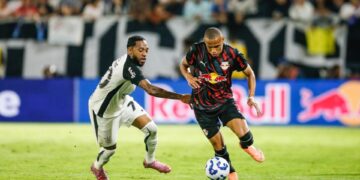 Lance do jogo entre RB Bragantino e Corinthians