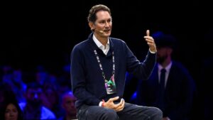 Presidente da Ferrari critica Hamilton e Leclerc