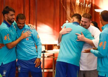 Seleção Brasileira se apresenta e inicia preparação para amistoso