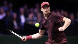 Sinner atropela Zverev e garante vaga na final dos Masters 1000 de Paris