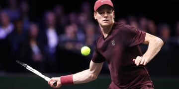 Sinner atropela Zverev e garante vaga na final dos Masters 1000 de Paris