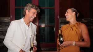 Aryna Sabalenka e Gustavo Kuerten se encontram em São Paulo