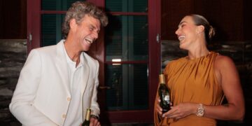 Aryna Sabalenka e Gustavo Kuerten se encontram em São Paulo