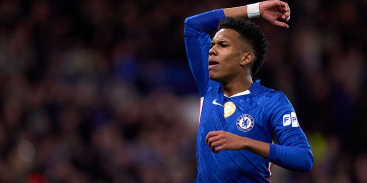 Estêvão repete feito de Mbappé na Liga dos Campeões