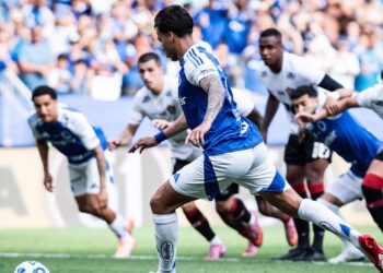 Cruzeiro bate o Vitória pelo Campeonato Brasileiro