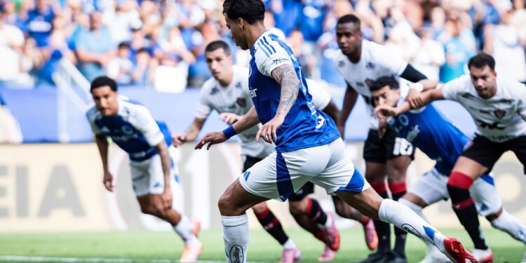 Cruzeiro bate o Vitória pelo Campeonato Brasileiro