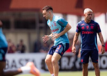 Flamengo encerra preparação para a final da Libertadores com Léo Ortiz