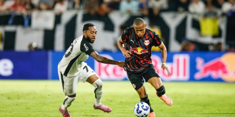 Lance do jogo entre RB Bragantino e Corinthians
