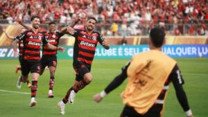Danilo abriu o placar para o Flamengo contra o Palmeiras