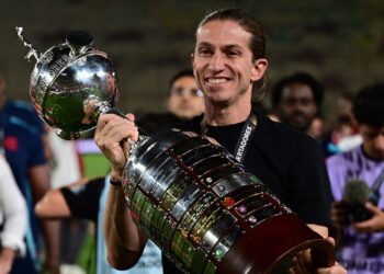 Veja quantos troféus Filipe Luis esse ano como técnico do Flamengo